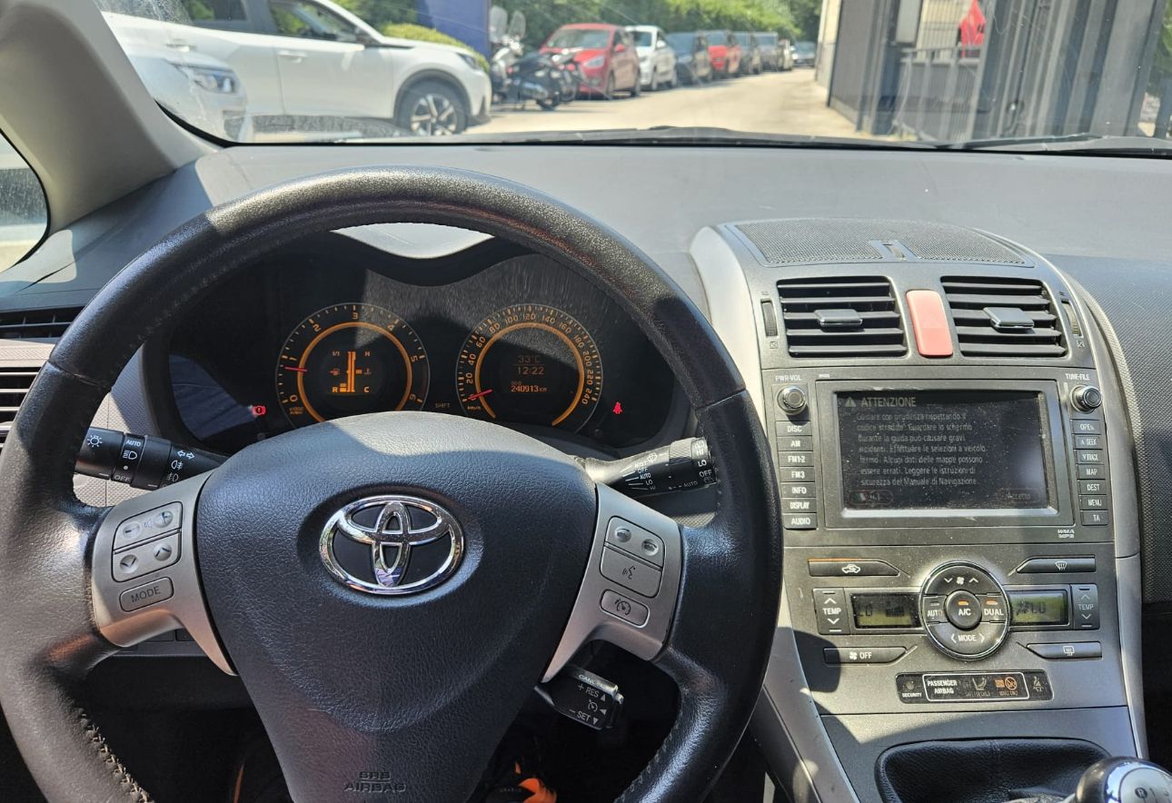 Toyota AURIS SOL 2000 cc