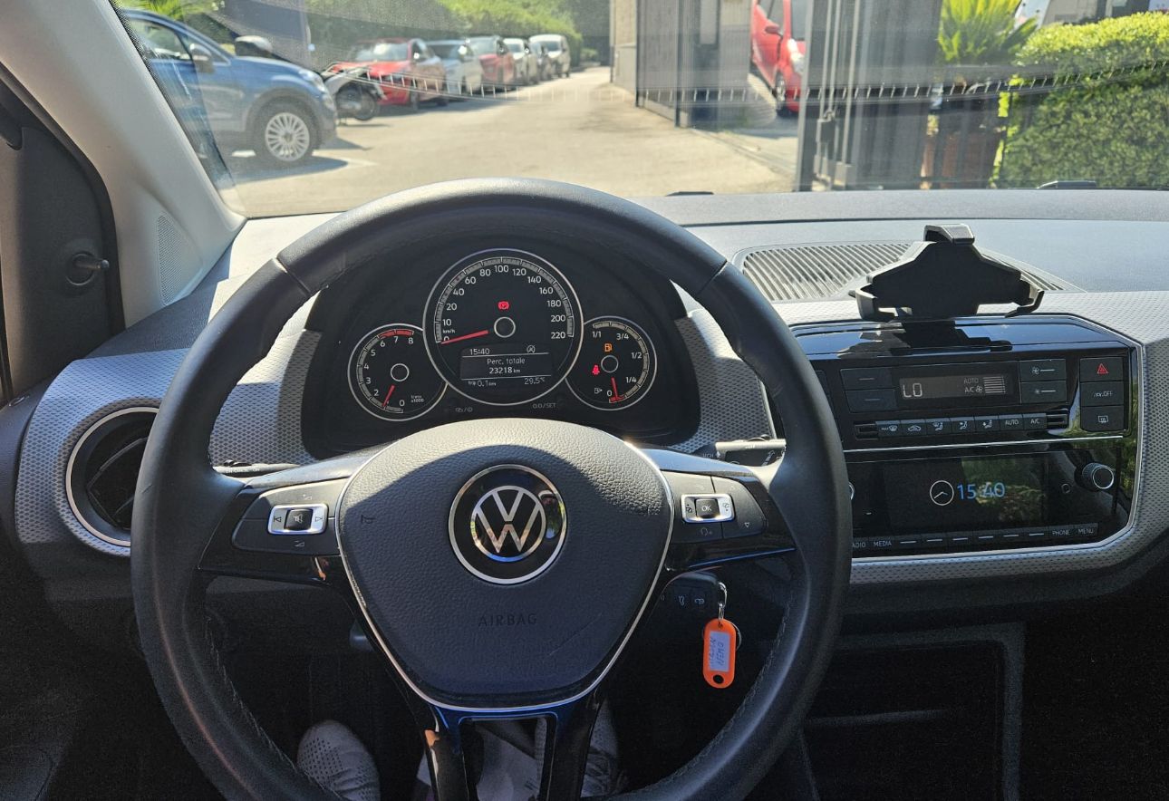 Volkswagen UP ACTIVE 1000 cc