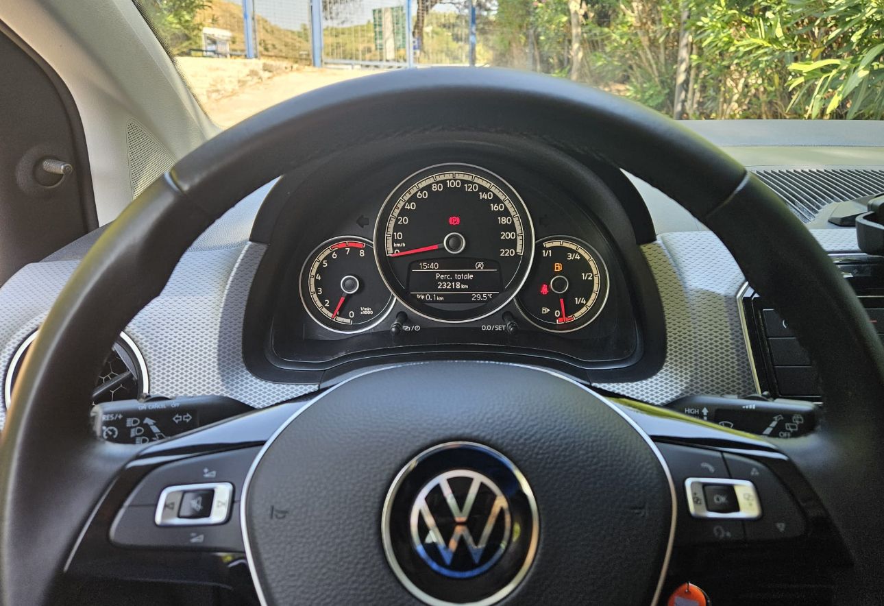 Volkswagen UP ACTIVE 1000 cc