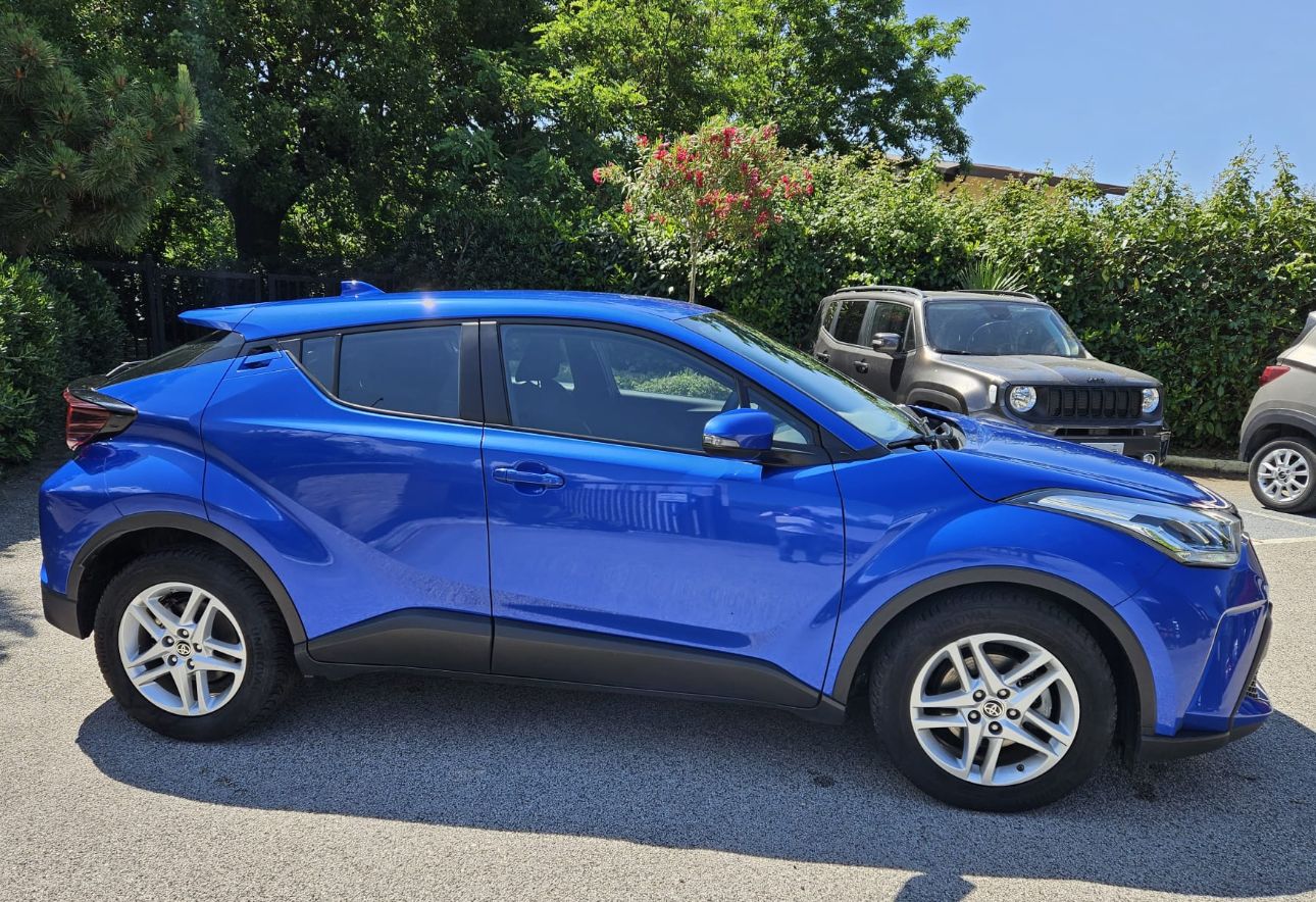 Toyota C-HR ACTIVE 1800 cc